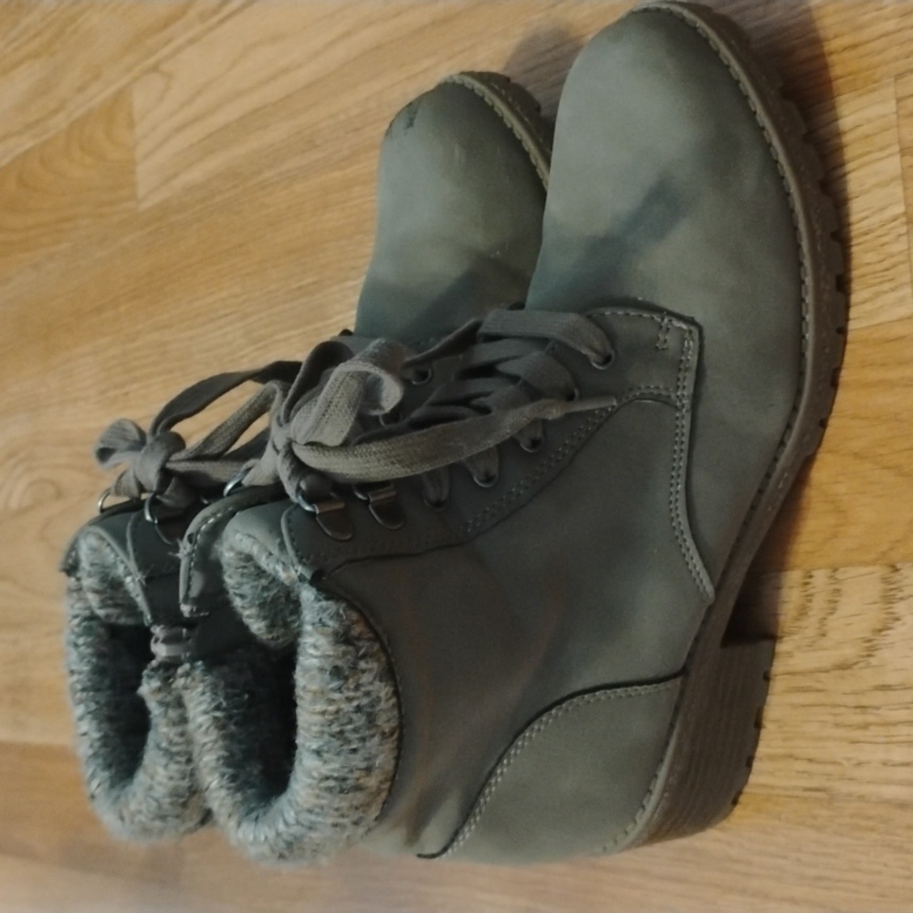 Steve Madden boot Size 5